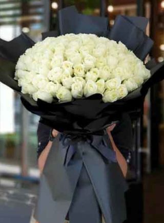 Luxurios white bouquet_ باقة ورد بيضاء فخمة